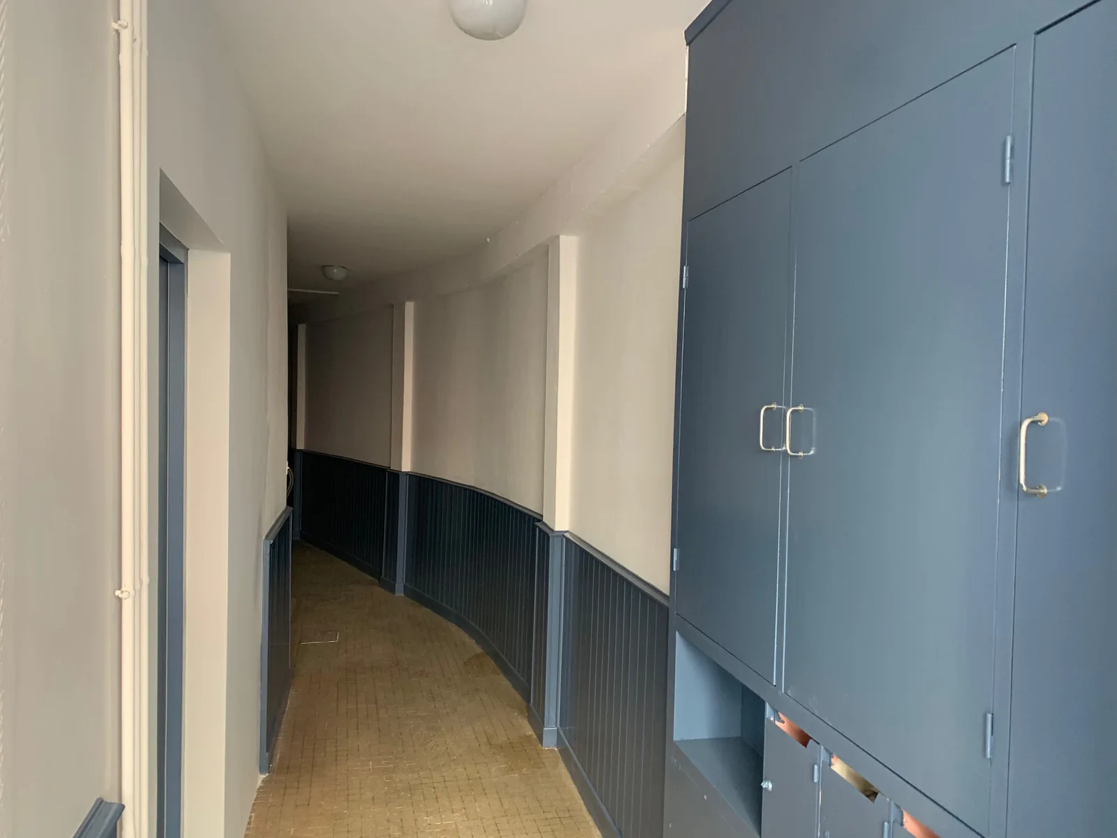 Couloir d'immeuble rénové par un peintre à Albi